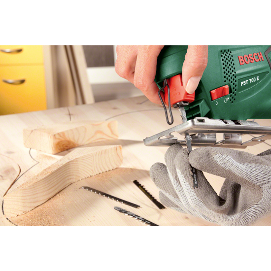 Электролобзик Bosch PST 700 E AxiomPlus