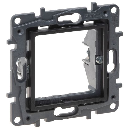Фото Legrand из серии Niloe Step 863589 черного цвета