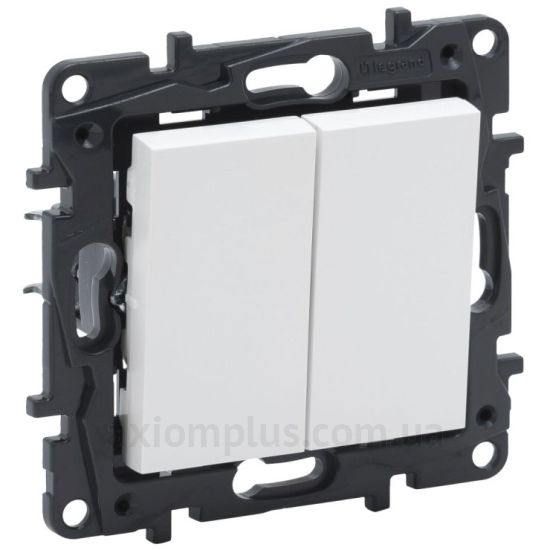 Фото Legrand серії Niloe Step 863108 білого кольору