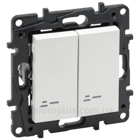 Фото Legrand из серии Niloe Step 863118 белого цвета