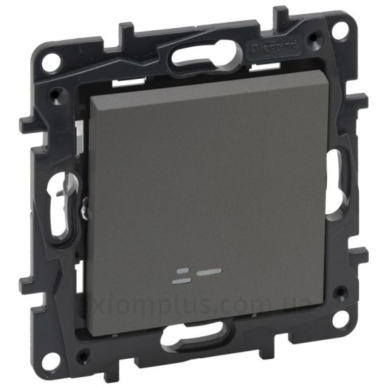 Фото Legrand из серии Niloe Step 863416 стального цвета