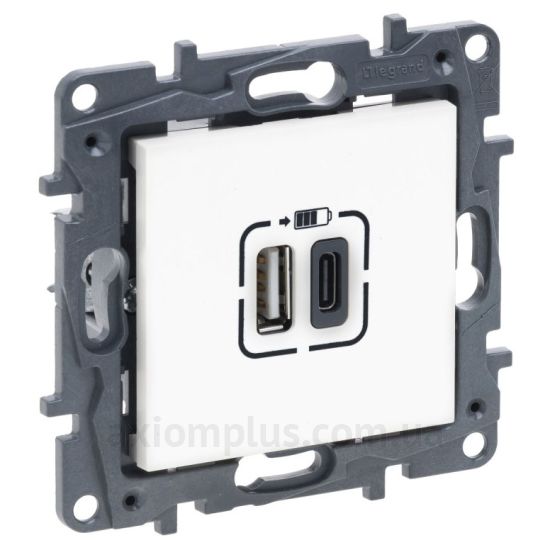 Фото Legrand из серии Niloe Step 863140 белого цвета