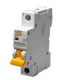Автоматический выключатель UEC SB-M8 1P 32A C 4,5кA (MCB45-1-032-C)