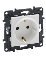 Розетка Legrand Niloe Step 16А 250В с заземлением винтовой механизм белая (863121)