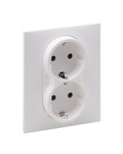 Розетка двойная 2х2К+З 16А/250В со шторками Legrand SUNO (белый) 721126