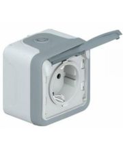 Розетка с крышкой влагозащищенная Legrand