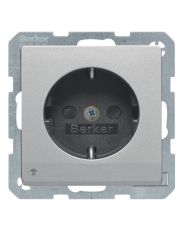 Розетка Berker Q.x 41096084 с заземлением и с подсветкой (алюминий)