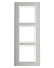 Трехместная вертикальная рамка Berker B.7 10133609 (нержавеющая сталь/полярная белизна)