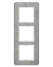 Тримісна вертикальна рамка Berker Q.7 10136083 (нержавіюча сталь)