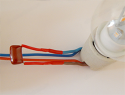 Моргает энергосберегающая лампочка при выключенном выключателе - почему это происходит